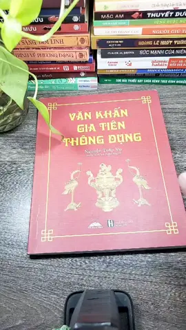 cuốn sách văn khấn gia tiên thông dụng cần thiết cho mọi nhà, sách giúp bạn sắm đúng lễ mà tiết kiệm, hướng dẫn cách khấn sao cho đúng giúp gia đạo được bình an #trendingvideo #ReviewSách #BooktokVietnam #sachhay #hottrend 