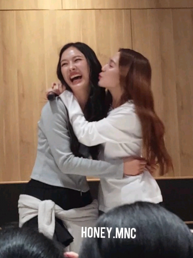 ขอบคุณที่น้องเลิฟสู้คน(เมิฟเมิฟ)นะลูก แม่ฟรินมาก ควงแขนพอทน คว้าคอพอเลย!(ไม่พอ😶😐) #WhaleStorexoxo #มิ้ลค์เลิฟ #MilkLove #loverrukk #panlyv #เลิฟภัทรานิษฐ์ #เลิฟรัก #milkpansa  @Panly @loverrukk 