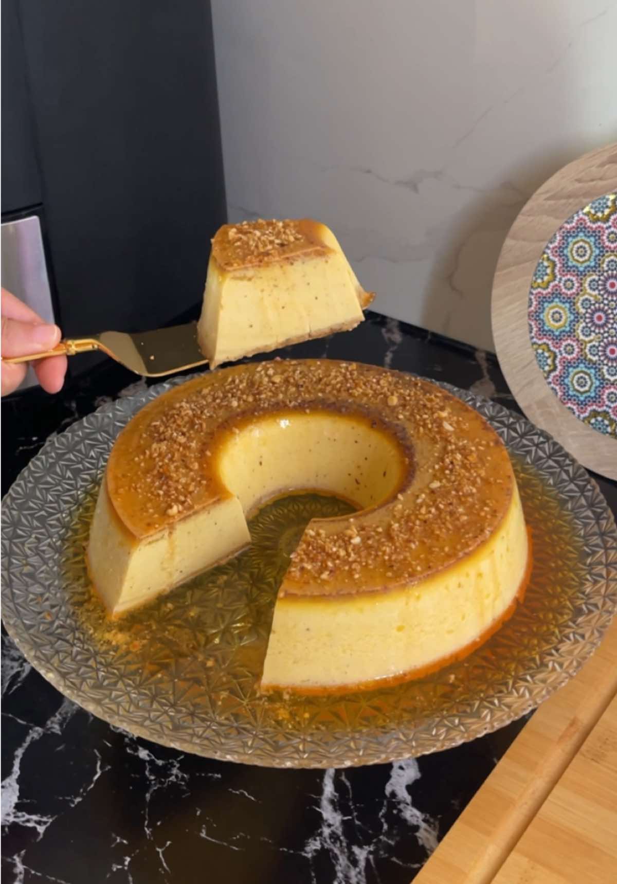 فلان شمالي 😋 بلا بيض 👌🏻 اسهل وألذ تحلية تقدميها لضيااافك بوجهك احمر✅Toop #فلان #فلان_شمالي #فلان_كواخادا_واللوز #flan #explore #explore #اكسبلورexplore #اكسبلور #اكسبلوررررر #طبخ #وصفات #تحلية #حلى 