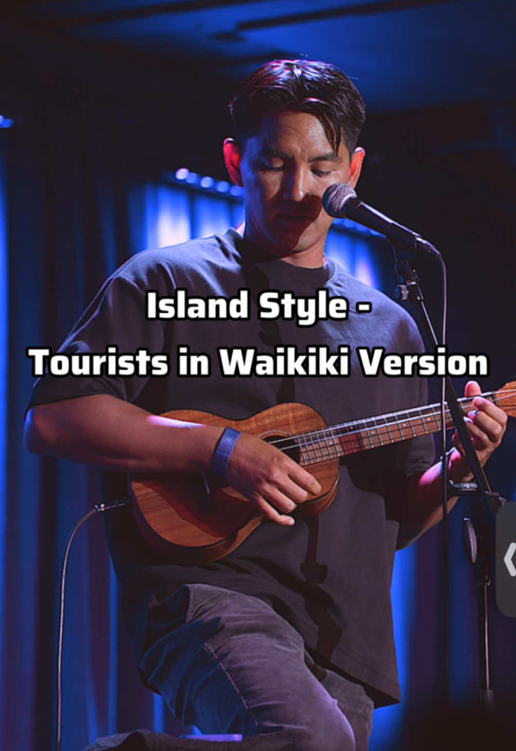 “Island Style” by John Cruz but roasting tourists instead 🤙🏾   Filmed at the Blue Note in Honolulu 7/10-12. These were some of my favorite shows of all time, thanks Hawaii for showing me the aloha spirit. I have so much love for this place. Mahalo nui loa ❤️     #jrdeguzman #comedytour #comedian