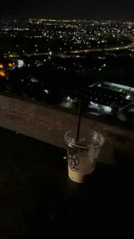 Besar harapan pada episode perjalanan kali ini. Semoga langit mengantarkan banyak kabar-kabar baik ✨ #citylights  #fyp #citylightsemarang #kairos #semarangstory #coffee #lewatberanda 