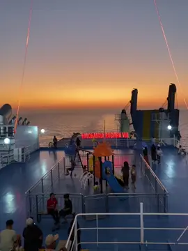 Di tengah laut+ lagu Ambon 🌅🌊