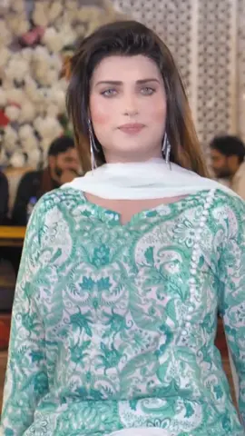 Ap V Badnam Hoyain Manu V Badnam Kitai _ URWA KHAN Dance Performance _ 2025  #newsongsariki2025 #newsongsariki2024 #rimal_ali_shah_official1 #urwakhansarikisong #mahekmalikofficial #pariparo #mahag 