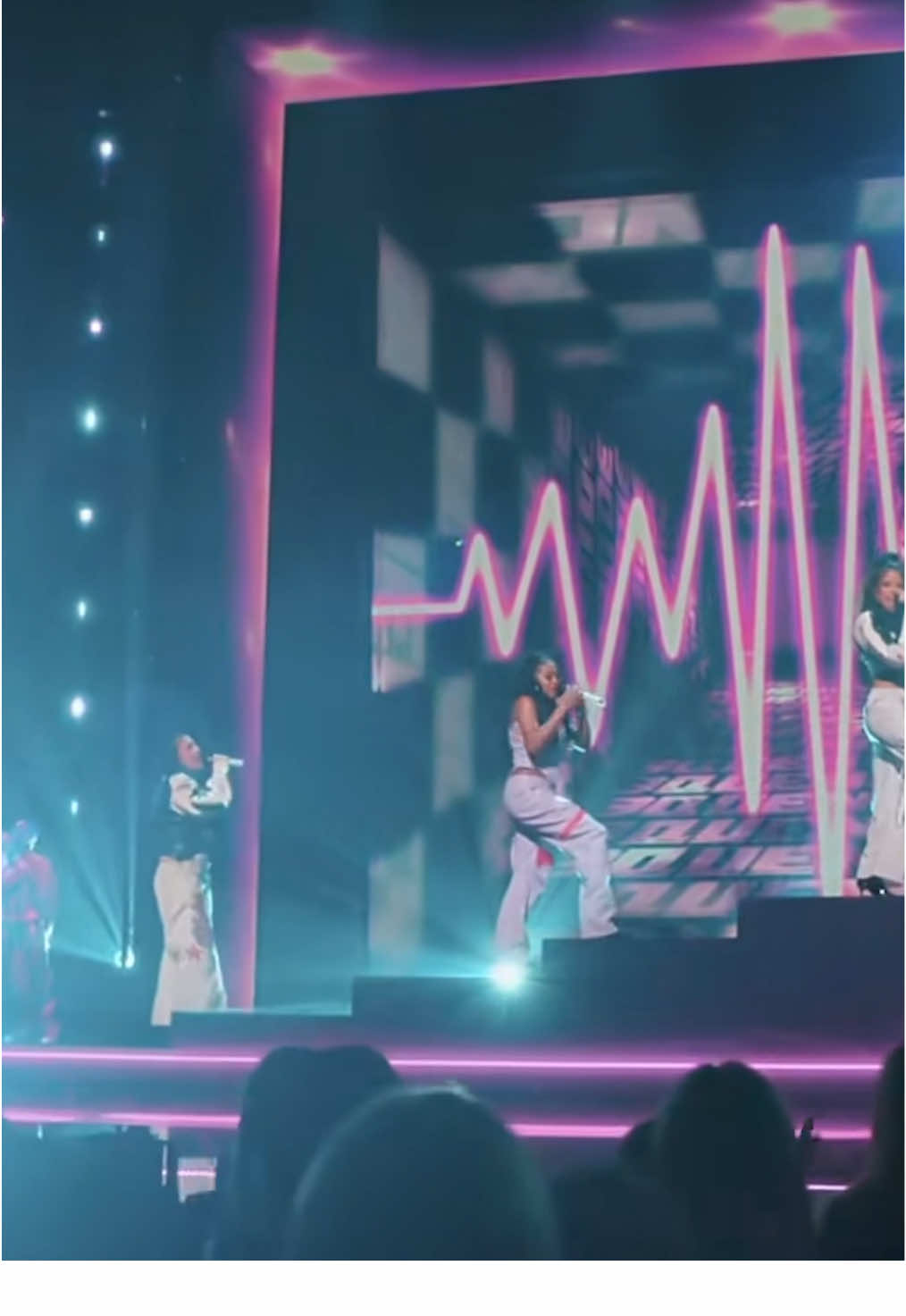 Are #3quency the next big girl group?! 🎤 Performing #AlwaysBeMyBaby by #MariahCarey on #Netflix’s #BuildingTheBand  #fyp #liampayne #kellyrowland #nicolescherzinger #talentshow #tvshow #girlpower #sisters #vocals #talent 