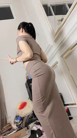 kira2 kalo cowok liatin cewe dari apanya yah?