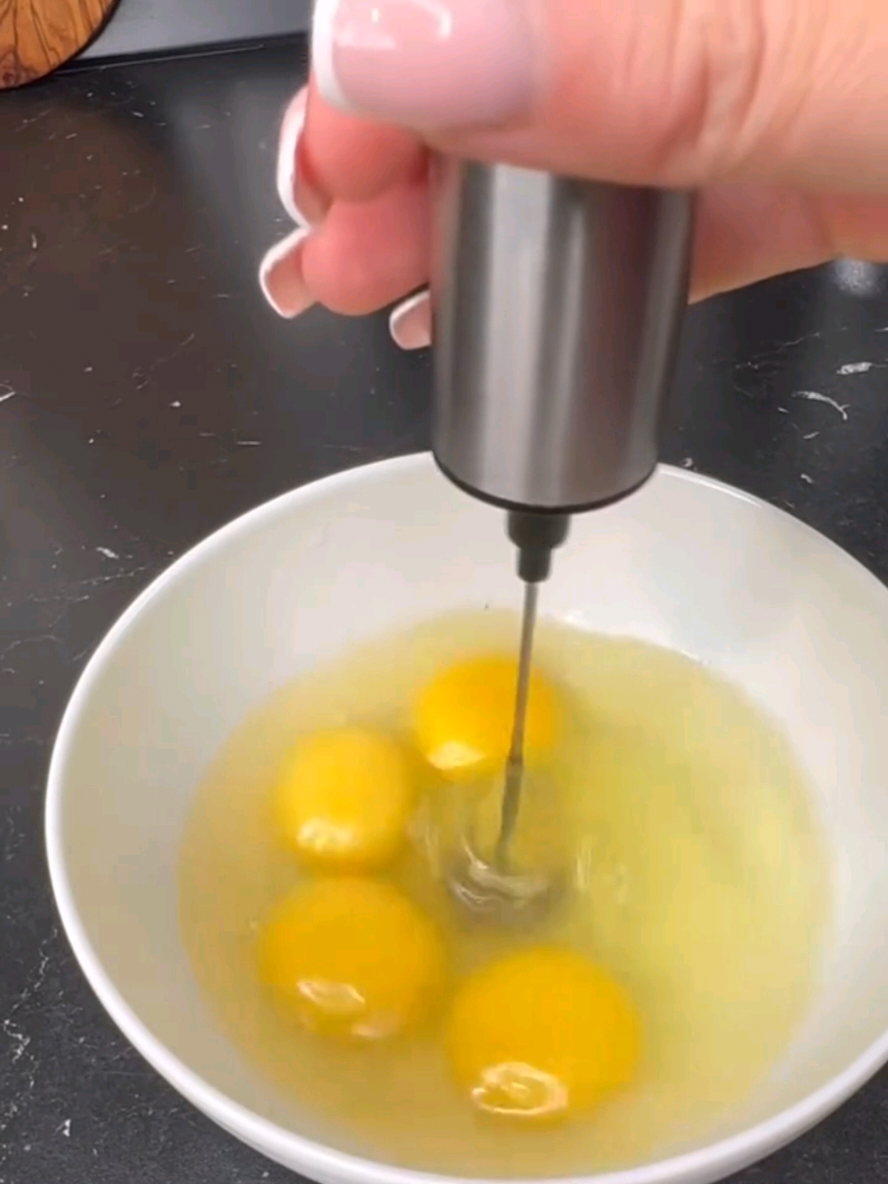 Every home cook needs this gadget 😍 #creatorsearchinsights #baker #homecooking #egg #cookingathometiktoktv #KitchenHacks #foryoupage 
