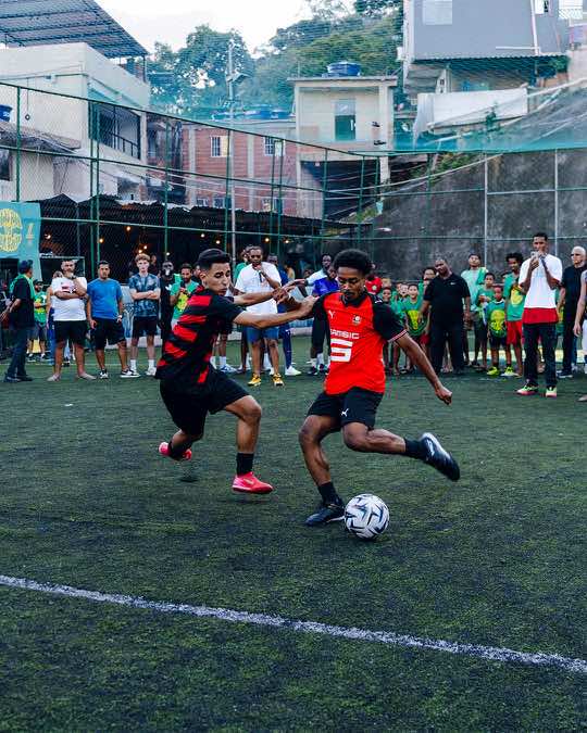 France 🇫🇷 vs Brazil 🇧🇷 Who has the best dribblers? 🎬 Full video now on YouTube – Tcheksplay vs Joga Bonito Repost by @Ballerfied 👀  SO @Ligue 1 McDonald’s  #Skills #Football #1v1 #JNK #Tcheksplay #JogaBonito #StreetFootball #UrbanFootball #dribblekings 