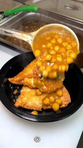 Best Samosa Chaat in Brampton 🔥😍 with Karak Chai ☕️ 📍10 Gillingham Dr Unit 113, Brampton, ON L6X 0G6 📍242 Queen St E Brampton, ON L6V 1B9 Visit us at our New Location for a great ambience & a sit down experience -📍2880 Queen St E Brampton, ON L6S 6E8  #brampton #railwaychai #rajmachawal #cholechawal #indianstreetfood #samosachaat #diljitdosanjh   