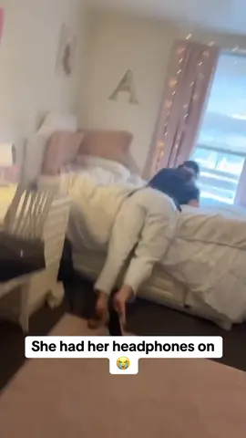 She was in fact scared 😭                     @Coastal Chicks  (via: carriganminch/TT)