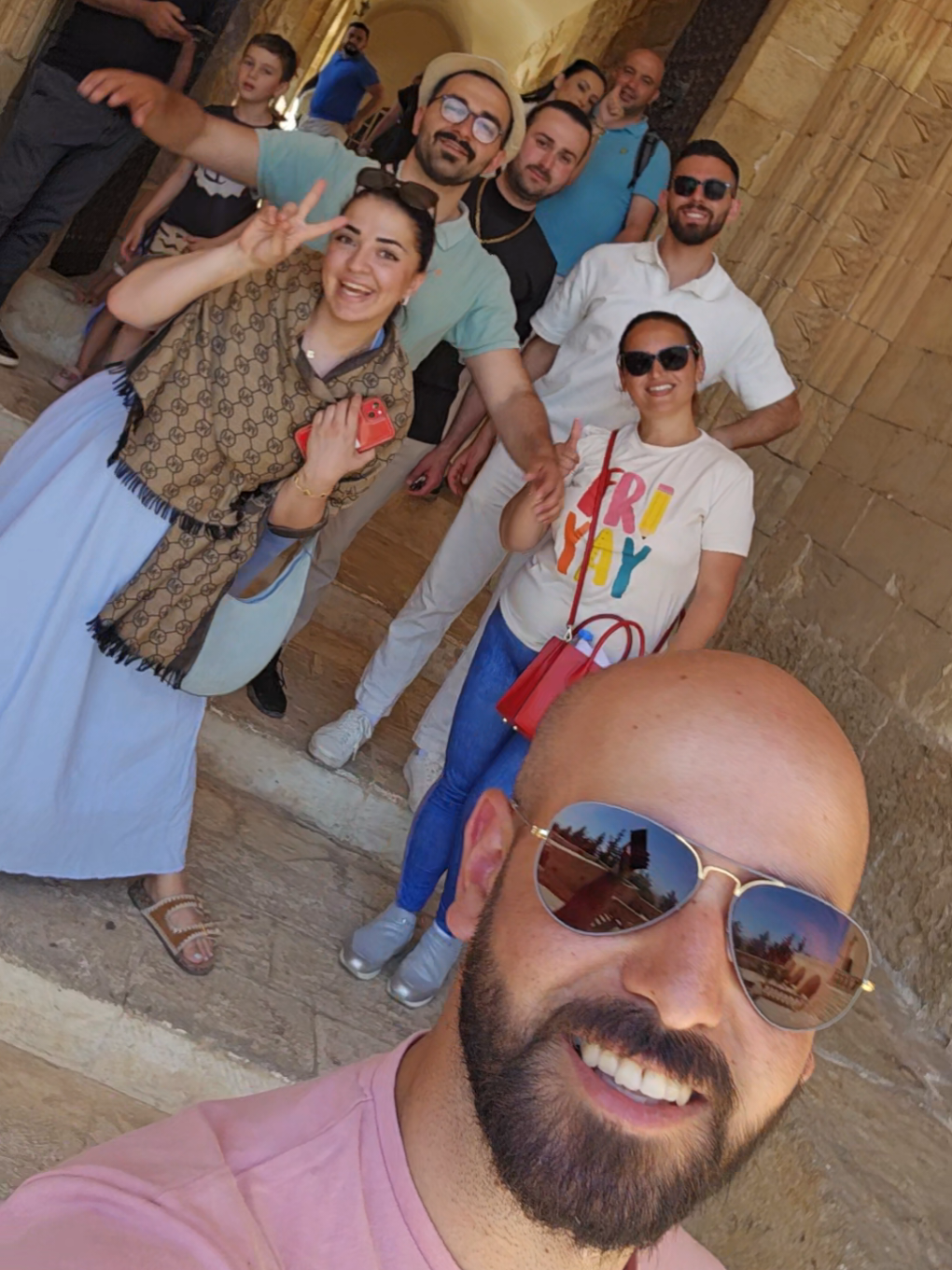 En oförglömlig resa genom Tur Abdin ⛪️ Den här gången tog vi oss till södra Turkiet – Mardin, Midyat och Idil – hjärtat av det syrisk-ortodoxa arvet. Vi besökte historiska kloster och kyrkor som Mor Gabriel och Deyrulzafaran, platser som burit tron genom århundraden. En resa fylld av gemenskap, historia och andlighet. Tack till alla som var med och gjorde den så speciell. Vi ses snart igen, scouter! ❤️🙏 #alltidredo #suryoyo #Turkey #mardin #midyat #idil #viral #foruyou 