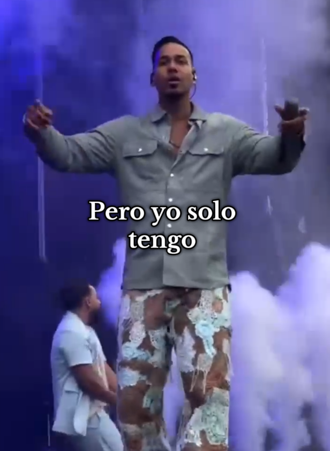 Como te miro a tí - Romeo Santos #lyricsvideo #lyrics_songs #romeosantos #romeosantosofficial #comotemiroati 