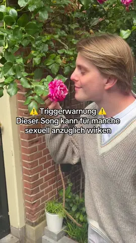 Schicke das einem Camper! ⛺️🚐😂 #camping #campingplatz #song #lustig #skandal #fun #singer #foryou #viral #vincentgross #bulli #verboteneliebe #campinglife 