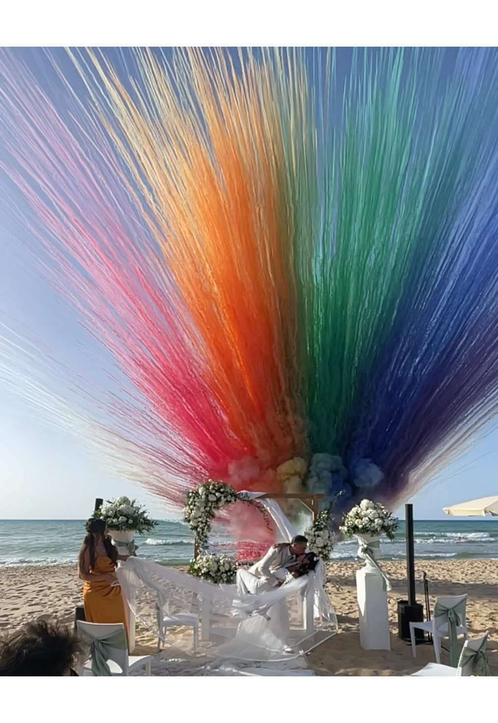 Colori vista mare 🩷❤️🧡💛💚 #smokeboomb #matrimonio #matrimonialternativi #fuochidartificio #fuochidartificiopermatrimoni #wedding #weddingluxury #fireworks #fireworksshow