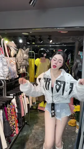 Lấy cây kim may đồ ! May mẫu mới cho mấy chị 😆😆