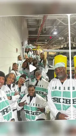 It’s The Timeless Torches in their New track suits.. @timeless_torches @nyliberty I know that’s right! #nyc #TimelessTorches #WNBA #NYLiberty #lightitup #seafoamszn 