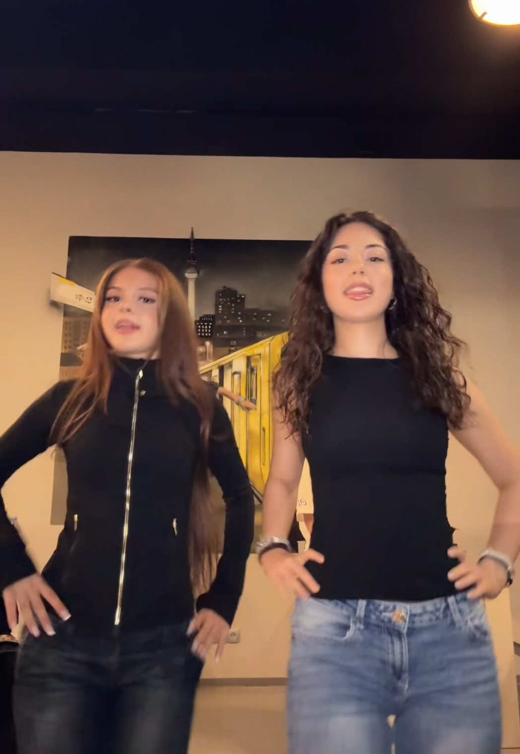 The duo you never knew you needed @𝐙𝐀𝐇𝐈𝐃𝐄 🩷 #berlin #fyp #fypシ゚ #fypage #viral #bengü #fürdich #pourtoii #kesfet #parati #pravocê #trending #viralll #goviral #viraltrend #viraldance #bengülunatix #lunatix #lunatixdancebase #zahide #acelerada #braziliandance #dancetrend2025 #dancetrend #viralvideo🔥 #goviralll #tiktokdance2025 #creatorsearchinsights 