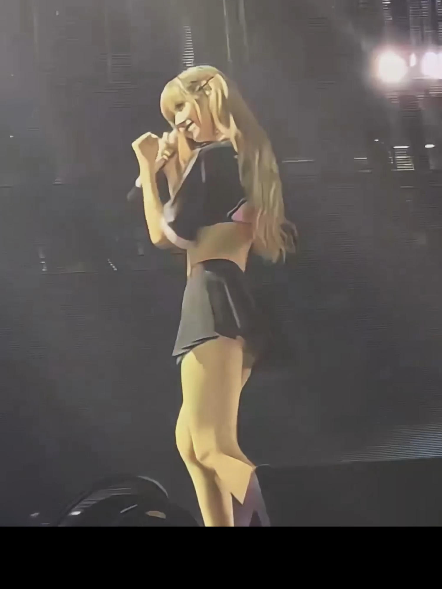 BLACKPINK (블랙핑크) LISA - 'APT' (Encore Version) [DEADLINE -TORONTO  #deadline #kpop #blackpink #lisa