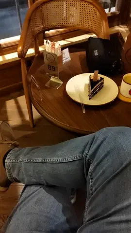 ‏أنا لا أعرف الطريق لكني أعرفك ، ومادمت أسير معك ، فأنا مطمئن #🤍 