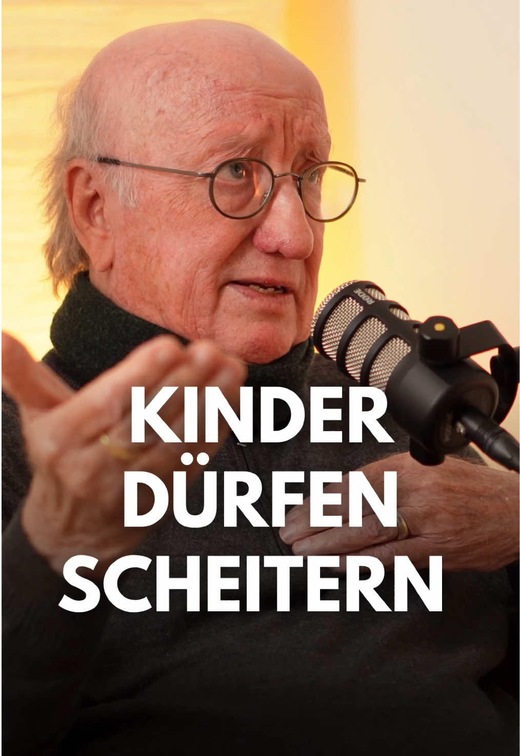 Nur wenn ein Kind fällt, lernt es aufzustehen 👆 Viele Eltern möchten ihre Kinder vor jedem Schmerz bewahren. Aber was, wenn gerade im Scheitern eine wichtige Chance liegt? Jan-Uwe Rogge, einer der bekanntesten Erziehungsberater Deutschlands, erklärt, warum Kinder hinfallen müssen, um das Leben wirklich zu verstehen – und warum es Eltern braucht, die nicht perfekt sind, sondern Verantwortung übernehmen. 👉 Link zum ganzen Gespräch in meiner Bio 🎙️