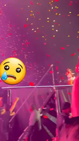 Rosieeee 💔🥺 #fyp #rose #roses_are_rosie #apt #failstage #iloveroseanne #solo 