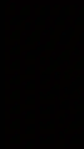 ما عدتُ أُحصي الأيام، بل أعدّها بمواقيت زيارته. كلّ صباحٍ ومساء يجيء، يحطّ على شرفتي كأنّه يحمل لي رسالة من زمنٍ بعيد،كأنّه ظلّ قلبٍ ضاع مني، ثم عاد في هيئة جناحين.في عينيه سكينة تشبه صمتي حين أراقبه احب هذا النوع من الطيور لا لانه طير حمام فحسب بل لانه يختارني من بين كل الشرفات ولأنه يأتي دون وعد ويغادر دون وداع ثم يعود ،،، كأنّ بيني وبينه عهداً لا تكتبه اللغة، ولا تشرحه الكلمات 🕊️✌🏻