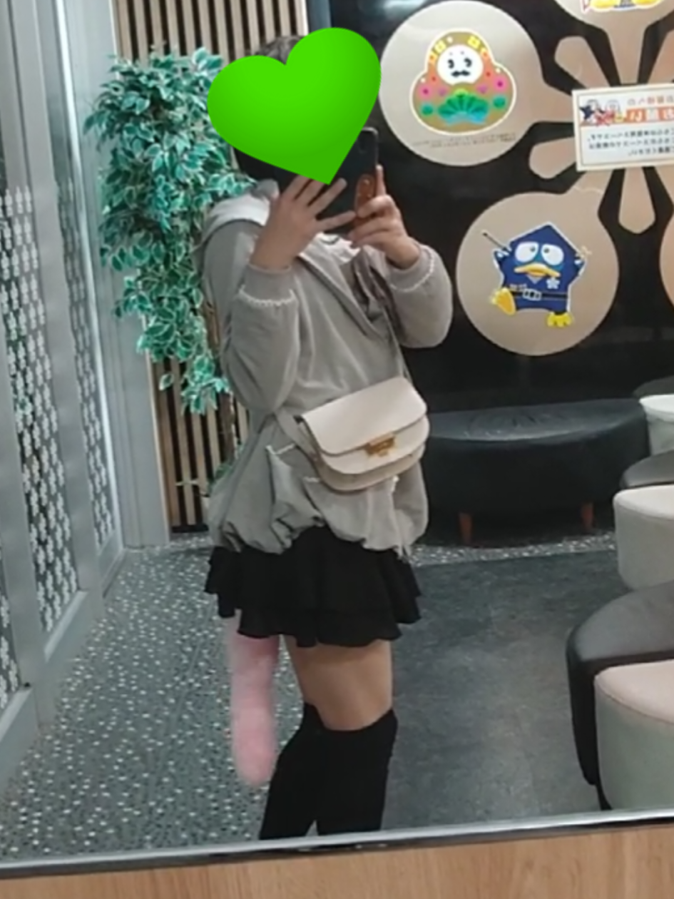 #おとこの娘 #男の娘  しっぽがひとりでに動いている 獣人に違いない😠