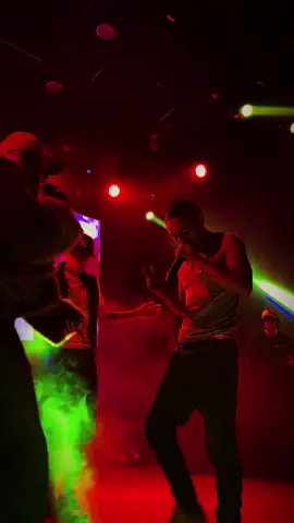 Sorry nena ya lo sé soy un desastre … #YezzyWallace x @maru x @rafaell.cocoa  #cocoatour2025 #panikroom #perú #rafaellcocoa 