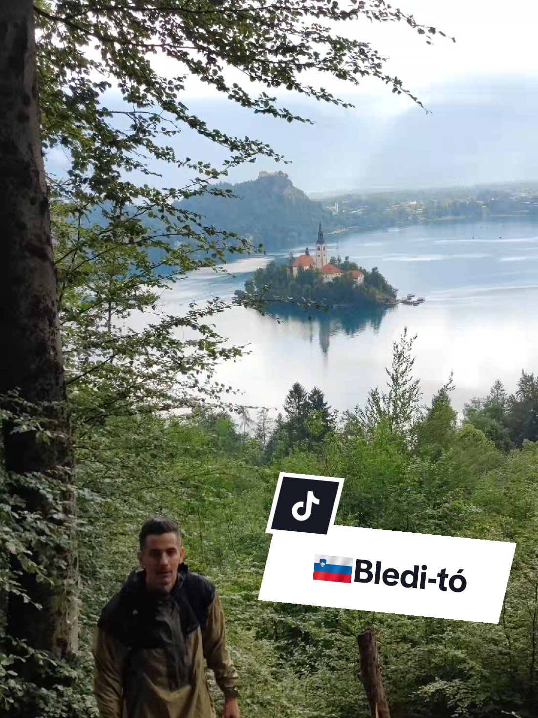A Bledi-tó Szlovéniában, az egyik legvarázslatosabb hely ahol eddig jártam.🪄🌳⛰️🏖️ Van itt aki járt már erre? #szlovénia #slovenia #travel #lakebled #alps 