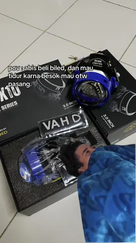 seneng nya bukan main tapi hati hati pilih tempat pasang nya 🙏🤣 ib: lewat di fyp #MemeCut #MemeCut #promomakangajian #biled #biledprojector #Meme #MemeCut 