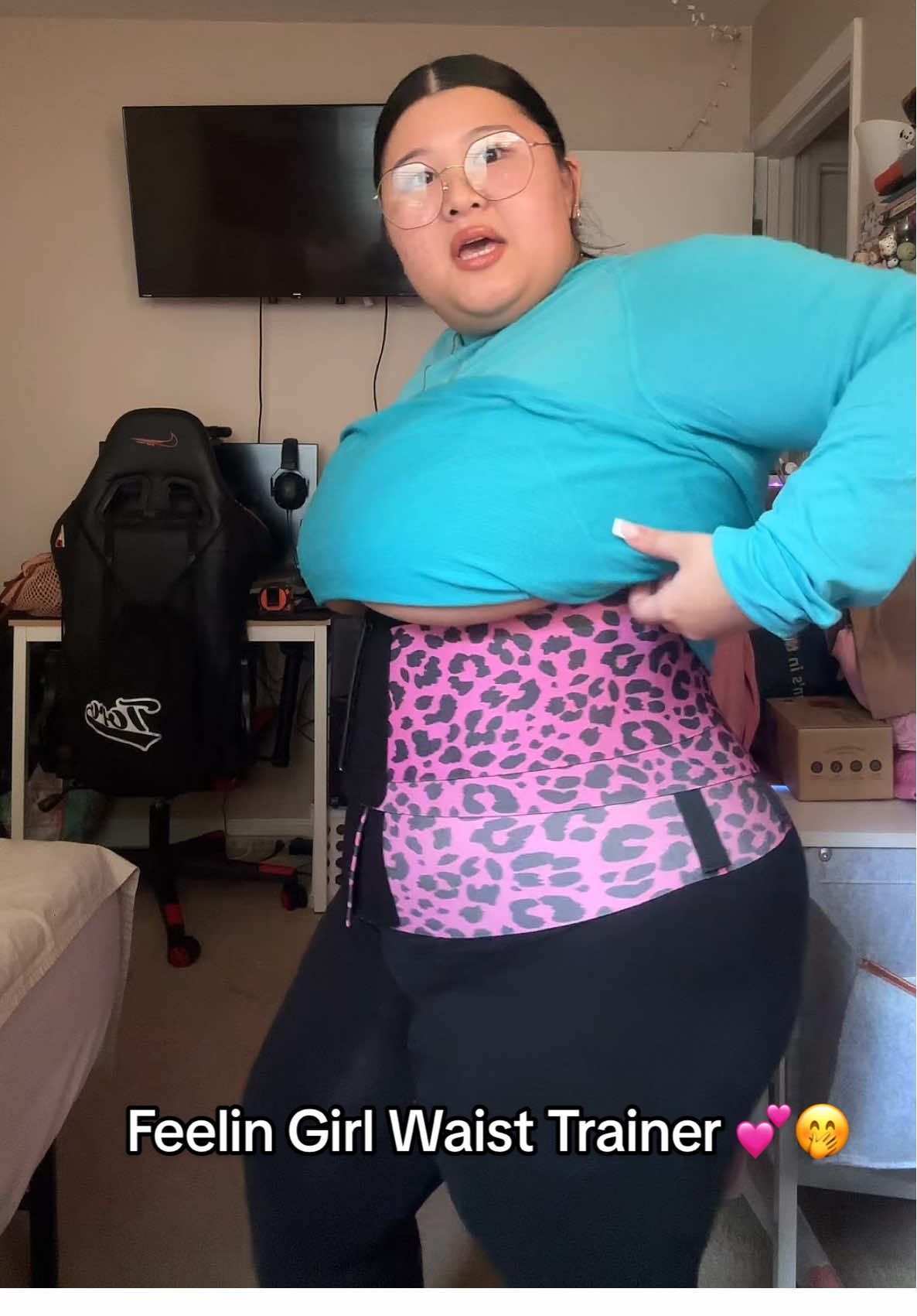 She really is WORTH the HYPE!!😩😍 @FeelinGirl LLC #feelingirlwaisttrainer #feelingirlshapewear #feelingirl #waisttrainer #shapewearreview #snatchedwaist #posturecorrector #lepordprint 