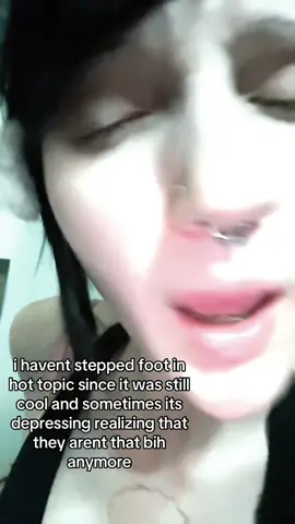 like what do you meeeeaaaaan (i barely go to malls and i havent lived by a hot topic in yearz)