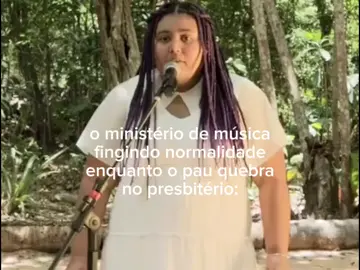 padre estressado, coroinha correndo, caos #floptok #humorcatolico #ministeriodemusica #fyp 