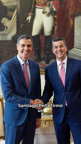 #EnUnFlash ⚡ | Santiago Peña firmó un acuerdo con Pedro Sánchez, presidente de España Durante el encuentro bilateral celebrado en Asunción, el presidente Santiago Peña junto con su par del Gobierno español, Pedro Sánchez, firmaron acuerdos de cooperación en el ámbito laboral y cultural. Los detalles con: @aguilera_edu #politica