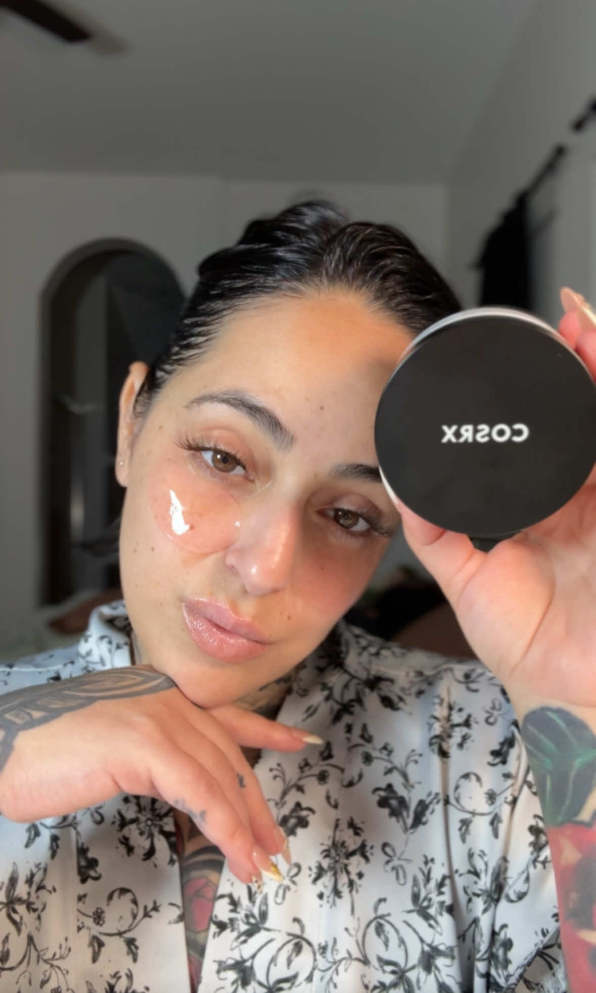 These Cosrx collagen hydrating eye patches are a 10/10! So many benefits including helping you with dark circles and depuff  ##creatorsearchinsights##cosrx##cosrxeyepatch##eyepatches##hydration ##darkcircles##koreanskincareproducts