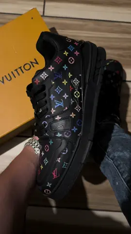 Louis Vuitton 😍 #viral #fyp #luxury #legit #sneakers #designer #explore #blowthisup #trending #explorepage #luxuryshoes #alucines📿🧿🙈  #louisvuitton
