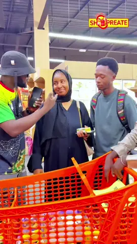 Partie.2 , on se retrouve littéralement aujourd’hui à Niafunké avec l’une des filles originaire de Niafunke ( Tombouctou ) ici même à @SHOPREATE Libre-service pour un contenu vidéo, thème : Le juste prix, regarder jusqu’à la fin🤗🤧#raydas #Microtrotoir #shopreatelibreservice 