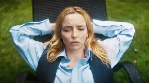 this parallel is my roman empire. no one did yearning quite like them <3 mind you, the first video is from season 1 and the last is from the last season, nothing ever changed. #killingeve #fyp #jodiecomer #sandraoh #villanelle #evepolastri #wlw #tvshow 