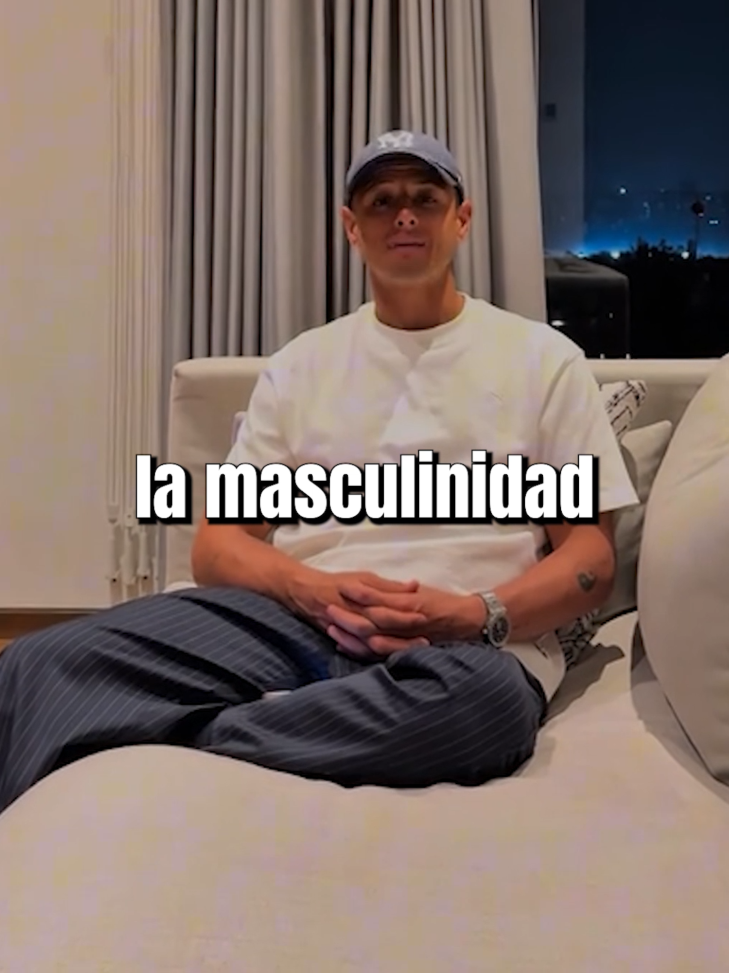 La masculinidad está en riesgo. @chicha14_  #diegoruzzarin #chicharito #masculinidad