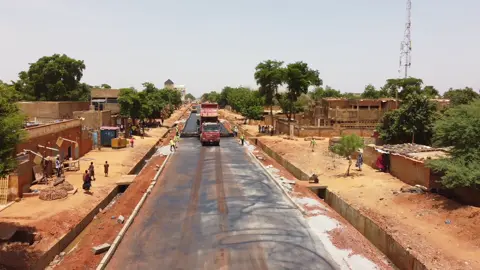 Travaux de réalisation des ouvrages de drainage (chaussée bitumée) dans le volet reconstruction dans la ville de Niamey Zone 2:Rond point Baré - Boulevard Tanimoune. 