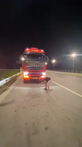 Ghé Lại Tạt Vài Gáo Nước Lạnh Lên Mặt, Để Rồi Lại Tiếp Tục Bán Mình Cho Tư Bản,Đổi Lấy Ký Gạo,Con Khô💪💪💪#taixebacnam #thinhhanh2025 