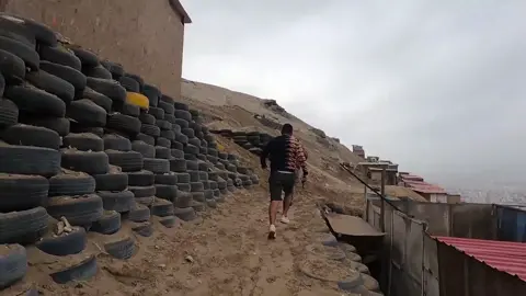 CAYERON LOS MALECOS DEL CERRO EN EL DISTRITO DE CHORRILLOS 