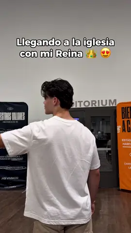 La Reina Valera, por supuesto. 👑📖💔 #SolteroPeroSalvo #TeamBiblia #AmorVerdadero . #humorcristiano  #cristianosreales  #memescristianos  #reinavalera 