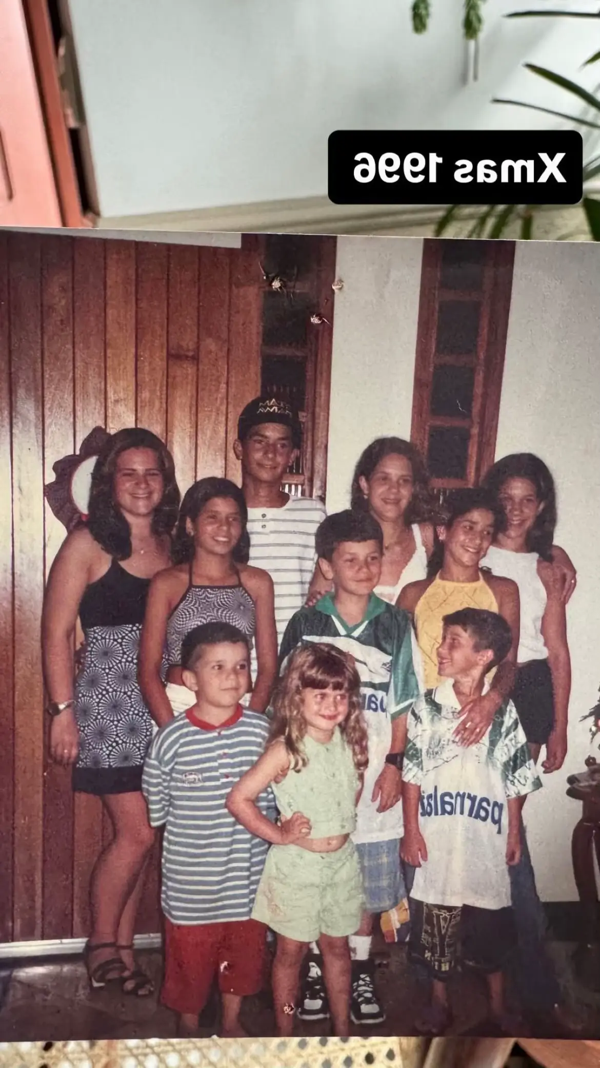 Esse áudio, foi copiado! Eu tenho 45 anos, então vivi muito tudo isso!!! Na foto, sou eu e meus familiares! O contexto dessa publicação, foi mostrar uma fase boa para muitas pessoas! Não tem nada a ver com política! Eu amo minhas lembranças dos anos 80/90. 🥰