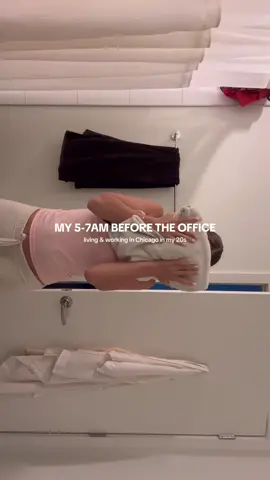 Some moments pre-morning commute ☕️ #morningroutine #5to9routine #corporatemorningroutine #chicagomornings #dayinmylife #morningvlog #preworkroutine #realisticroutine #vlogtok #minimalmorning 