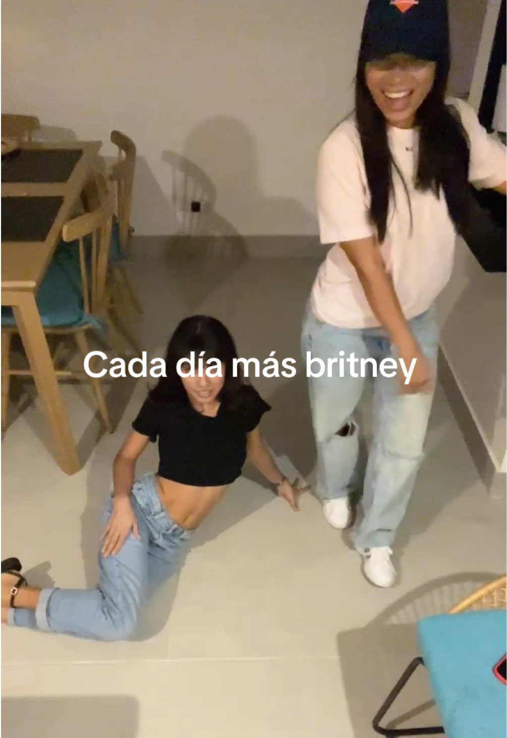 Solo estábamos probando el nuevo trípode de @Adera🦋  #esquizofrenia #humor 