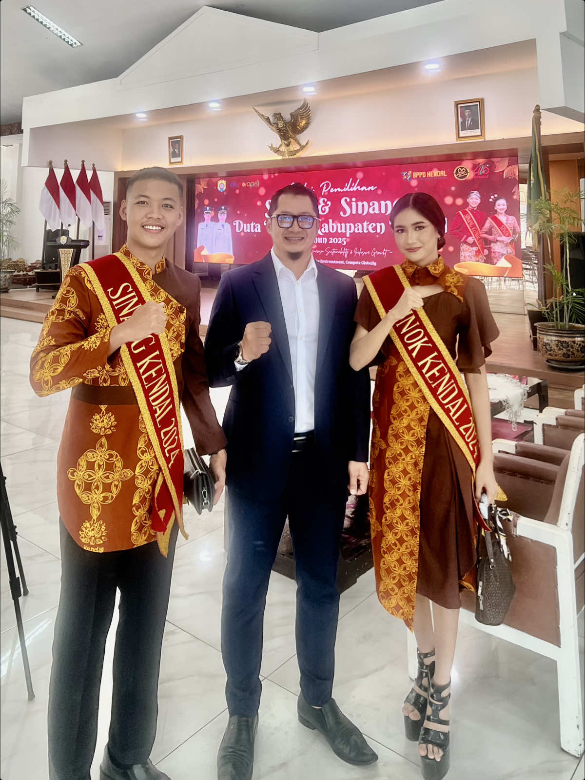 Audisi Duta wisata sinok&Sinang kabupaten Kendal 2025. Pemilihan ini adalah kesempatanmu untuk menjadi wakil daerah yang berprestasi dan mempromosikan pariwisata yang ada di Kabupaten Kendal.  Jadilah Duta Wisata Sinok dan Sinang Kabupaten Kendal 2025 yang memancarkan keindahan dan kebudayaan daerah Kendal. Jadilah bagian dari sejarah Kabupaten Kendal.  Kendal 23 Juli 2025