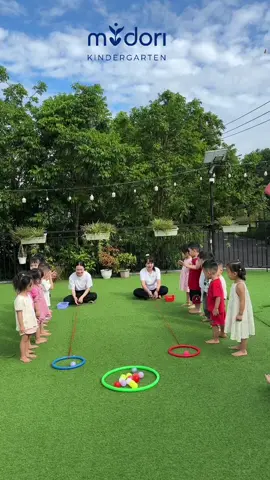 Hoạt động ngoài trời luôn đem lại nhiều hứng khởi và niềm vui cho các bạn nhỏ. Hôm nay các bạn được tham gia trò chơi vận động “ kéo bóng về đích” giúp đem lại niềm vui và luyện tập thêm sự khéo léo.#MidoriKindergarten #fypシ゚ #hoatdongmamnon 