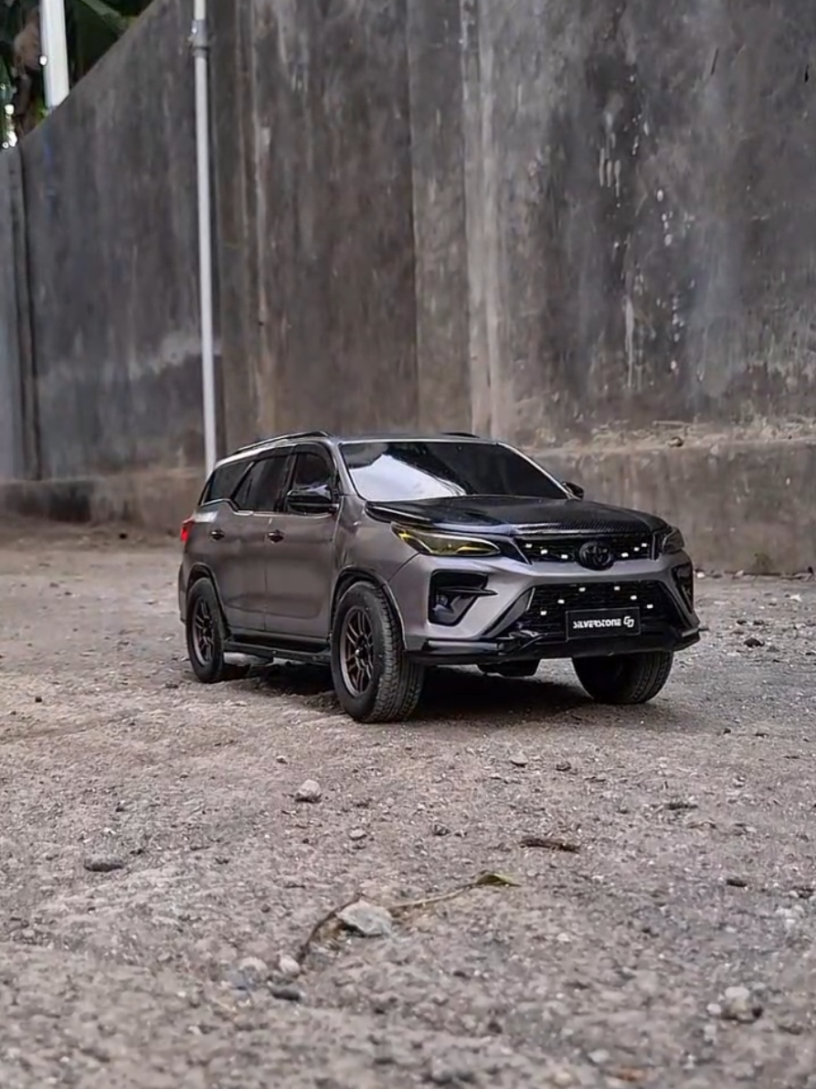 akhrinya beres juga projek RC toyota fortuner 1/10😁 Btw ini gak di jual, tapi kalo ada yg nawar 10jt Gass lah😎 #rcadventure #rcadventureindonesia #rc4wd #toyotafortuner #cumidarat #cumidaratdiesel #diesel #mainananak #mainanviral #rccar #toyota #fyp #foryoupage 