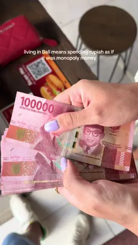 Can you believe this is only a little bit more than 100 euros? Disclaimer: this is just a trend that I’m joining and doesn’t represent my reality We understand the value of money and how much a euro is in rupiah and we track our daily spendings #bali #indonesia