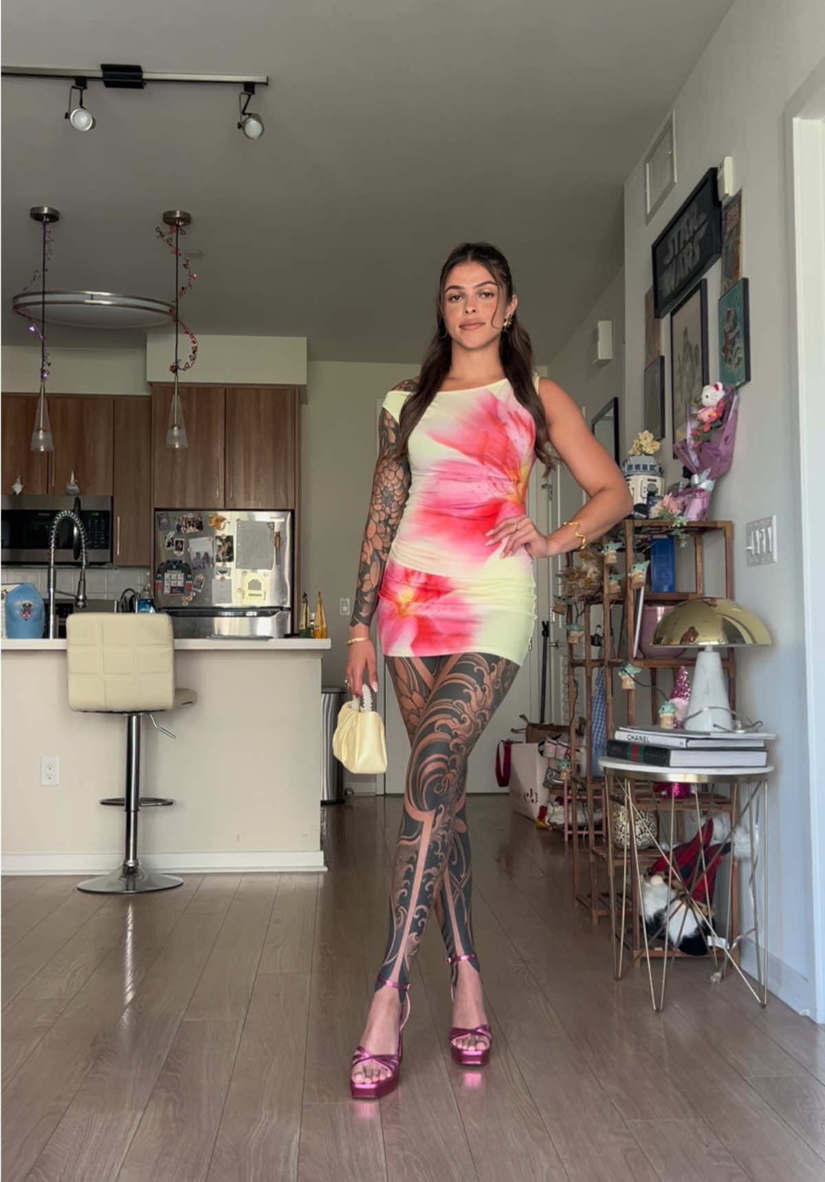 Night out 🌺💛💋 #ootn #twopieceset #fashioninspo #summerstyle #tattoo #fyp 